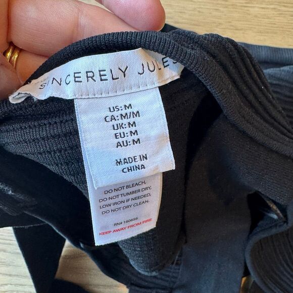 NEW Sincerely Jules Black Bandage Crop Top Medium - Picture 5 of 5